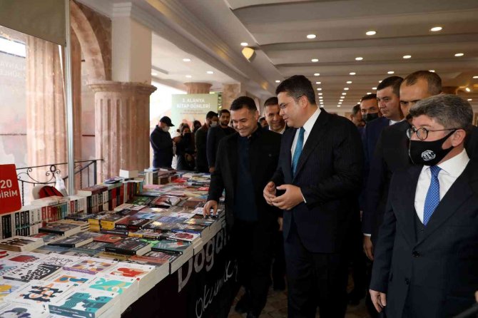 3. Alanya Kitap Günleri’ne Ziyaretçi Akını