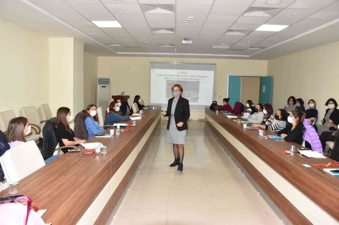 Sağlık Personeline Yönelik ’Temel Yenidoğan Bakımı Eğitimi’ Düzenlendi