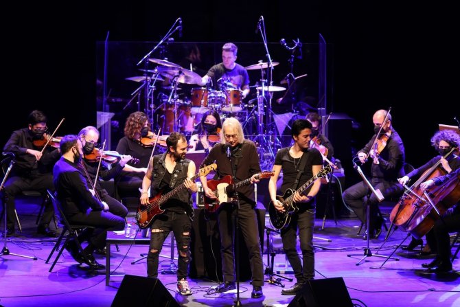 Bulutsuzluk Özlemi’nden ’’Sözlerimi Geri Alamam’’ Konseri