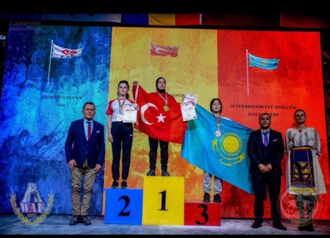 Esma Nur Ve Beyzanur Bilekleriyle Dünyayı Devirip Yurda Madalyayla Döndüler
