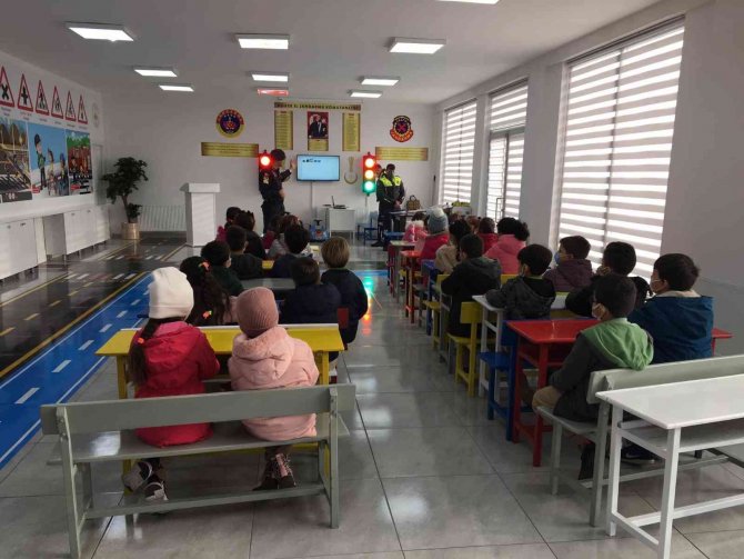 Jandarma Uygulamalı Trafik Eğitimlerine Başladı