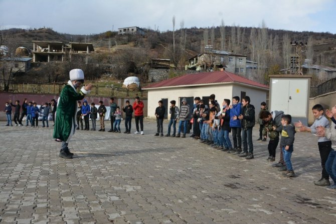 Gençlik Merkezinden Okullarda Farklı Etkinlikler
