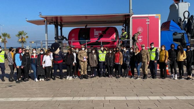 Mobil Trafik Eğitim Tırında Eğitim Verildi, İlginç Görüntüler Ortaya Çıktı