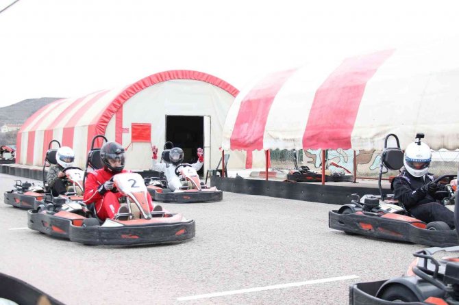 Üniversiteli Kartingciler Pistte Buluştu