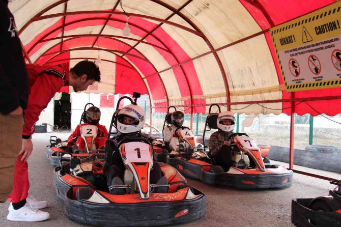 Üniversiteli Kartingciler Pistte Buluştu