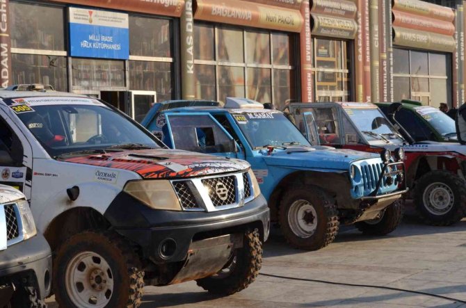 Kahramanmaraş’ta Türkiye Off-road Şampiyonası’na Temsili Start Verildi