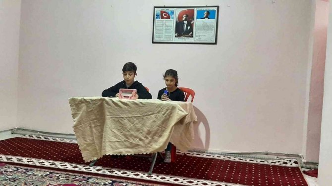 Köyüne Açtığı Kursla Köy Sakinlerine Tiyatroyu Sevdirdi