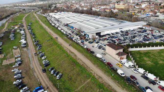 Pazar Esnafı, Bulgarca Yazılarla Müşteri Çekiyor