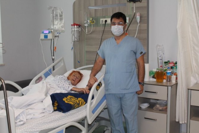 Karın Şişliği Sandı, 18 Kiloluk Kitle Çıktı