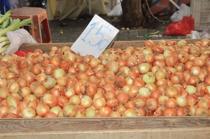 Samsun’da Pazarın En Ucuzu Soğan, En Pahalısı Ispanak
