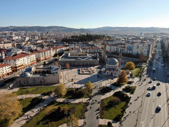 İ̇lhanlı Valisi, Selçuklu Sultanı İle Böyle Boy Ölçüştü