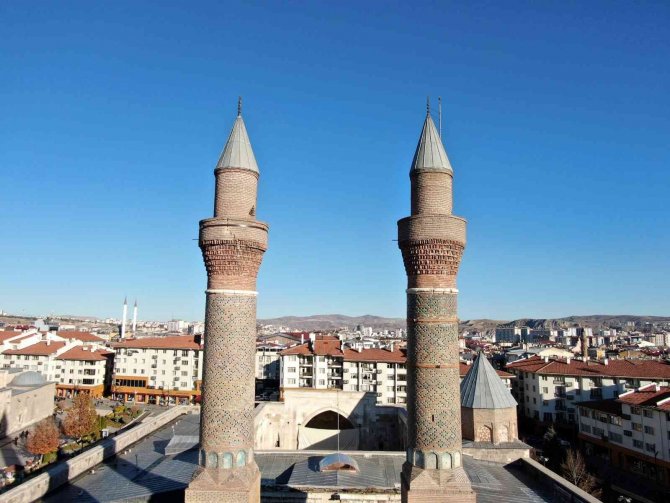 İ̇lhanlı Valisi, Selçuklu Sultanı İle Böyle Boy Ölçüştü
