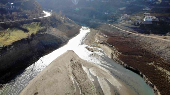 Gümüşhane’nin Torul Baraj Gölü’nde Su Seviyesi 45 Metre Çekildi