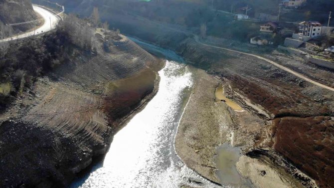 Gümüşhane’nin Torul Baraj Gölü’nde Su Seviyesi 45 Metre Çekildi
