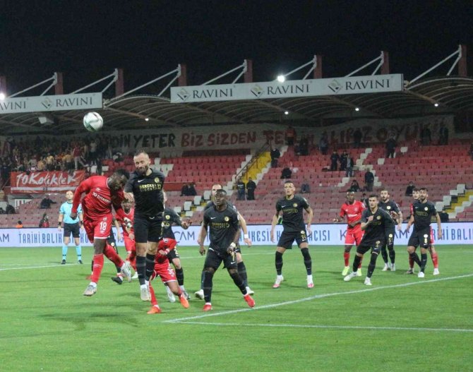Spor Toto 1. Lig: Balıkesirspor: 1 - Ümraniyespor: 2