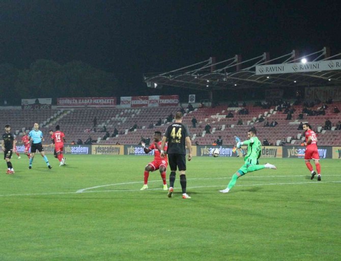 Spor Toto 1. Lig: Balıkesirspor: 1 - Ümraniyespor: 2