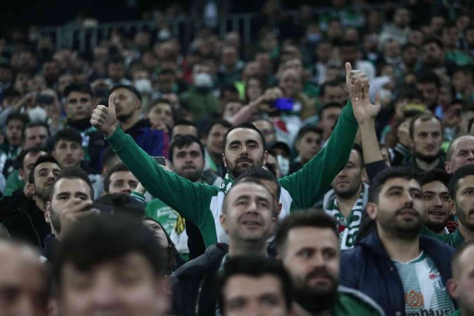 Spor Toto 1. Lig: Bursaspor: 0 - Manisa Fk: 0 (İ̇lk Yarı Sonucu)