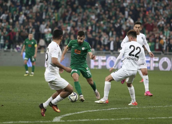 Spor Toto 1. Lig: Bursaspor: 0 - Manisa Fk: 0 (İ̇lk Yarı Sonucu)