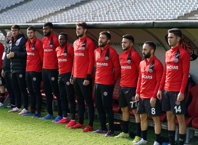 Spor Toto Süper Lig: Fatih Karagümrük: 1 - İ̇h Konyaspor: 1 (İ̇lk Yarı)