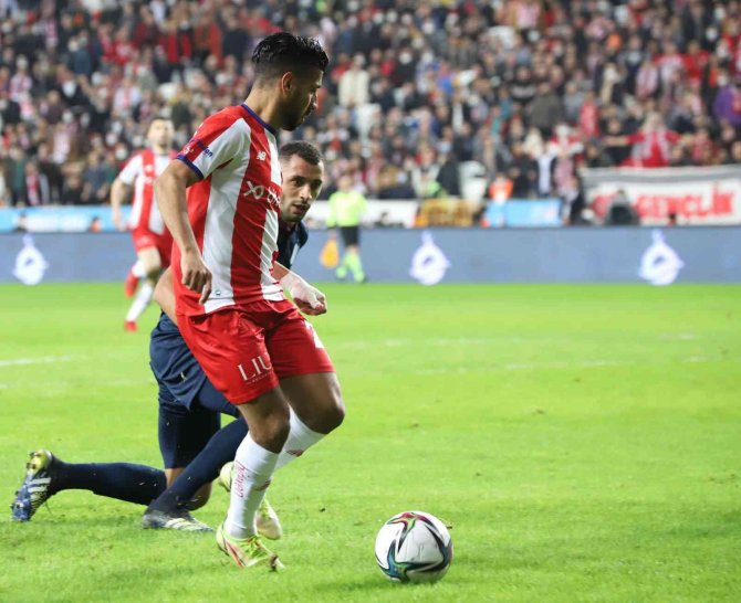 Süper Lig: Ft Antalyaspor: 1 - Trabzonspor: 1 (İ̇lk Yarı)