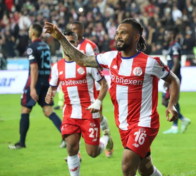 Süper Lig: Ft Antalyaspor: 1 - Trabzonspor: 1 (İ̇lk Yarı)