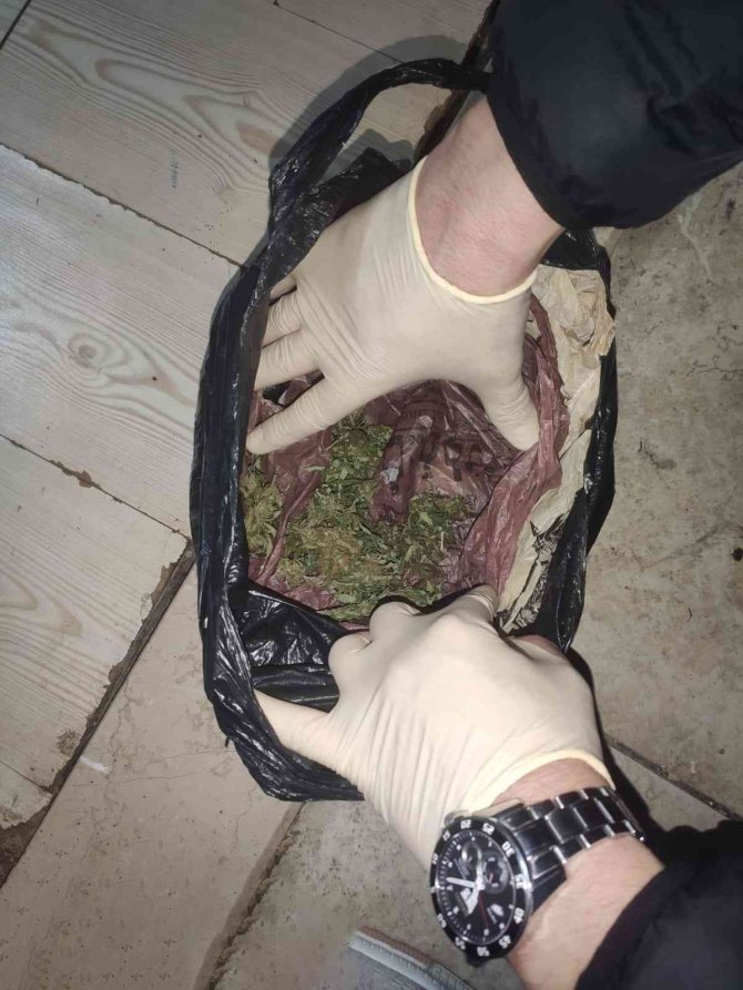 “Huzurunuz Mutluluğumuzdur” Parolası İle Uyuşturucu Ve Kumar Operasyonu