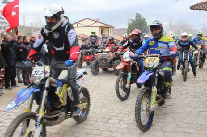 3 Bin Yıllık Vadide Atv Ve Motosiklet Heyecanı Yaşandı