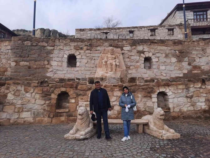 Frig Vadisi’ne Bu Kez De Özbek Turistleri Hayran Kaldı