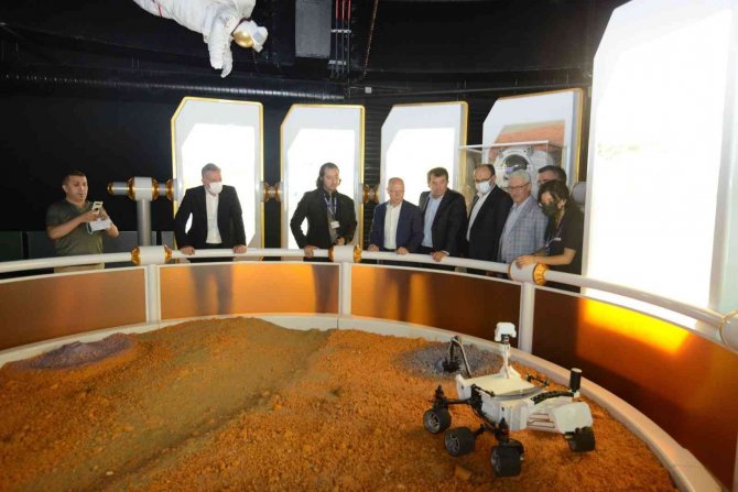 Başkan Gürkan: "Türkiye Uydu Üretebilen İlk 10 Ülke Arasına Girecek"