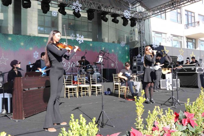 11. Alanya Uluslararası Yeni Yıl Pazarı Açıldı