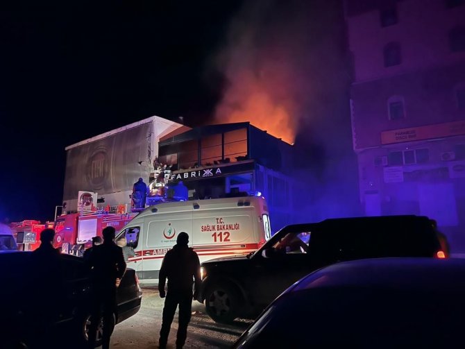 Artvin’de Bir Kafede Çıkan Yangında 8 Kişi Yaralandı