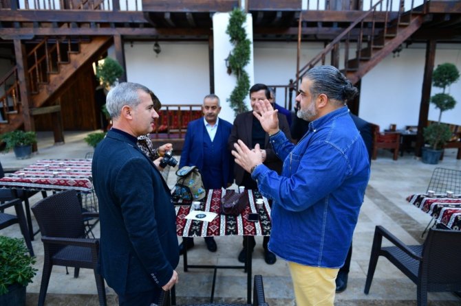 Başkan Çınar, Sanatçıları Tarihi Konakta Ağırladı