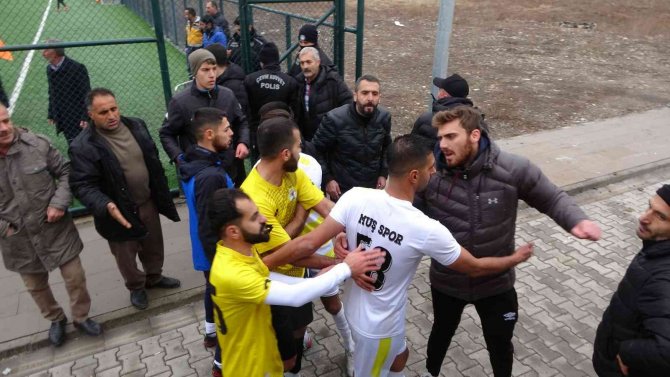 Dostluk Mesajıyla Başlayan Maç Kavgayla Bitti