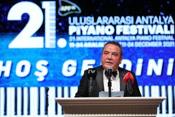 Uluslararası Antalya Piyano Festivali’nde Clayderman Rüzgarı