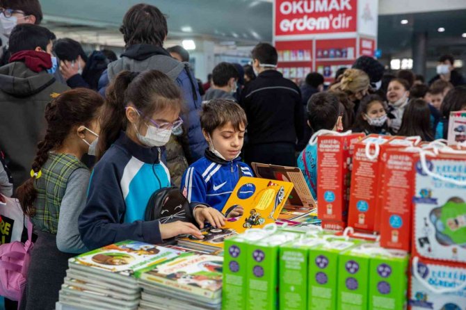 Kitap Fuarına Hafta Sonu Akını