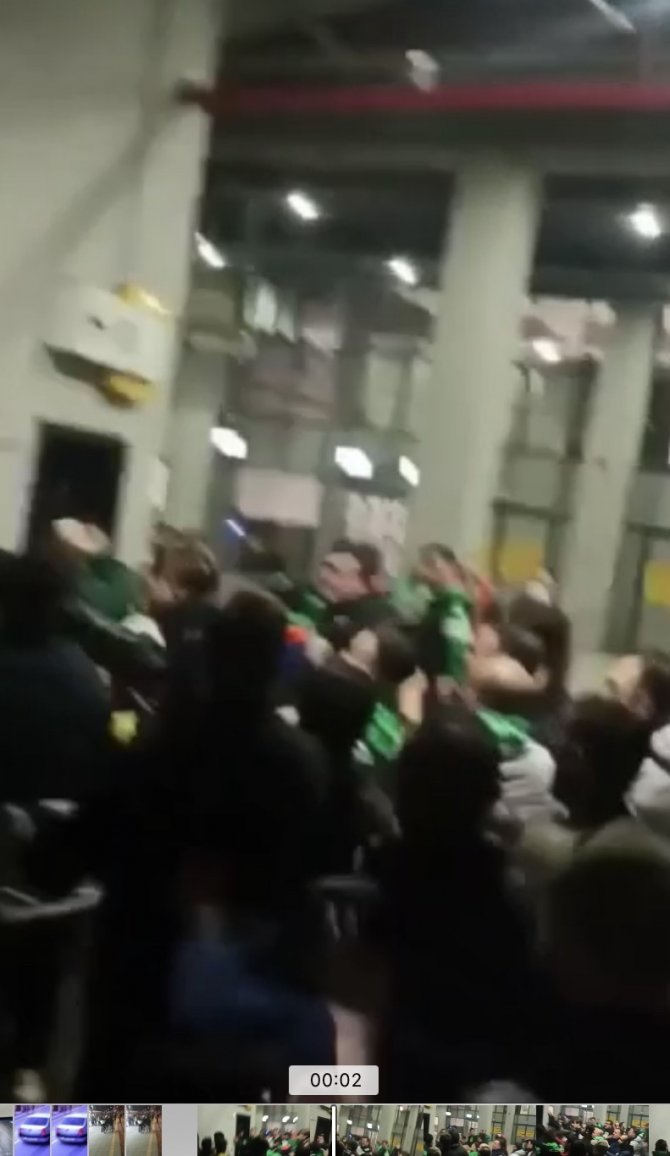 Bursaspor Taraftarlarının Maç Sonrası Tekme Tokat Kavga Anı Kamerada