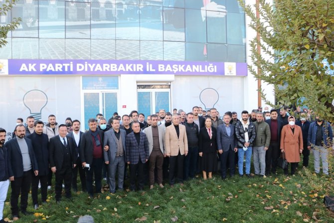 Diyarbakır’da Gelecek Partisi’nden 200 Kişi Ak Parti’ye Katıldı