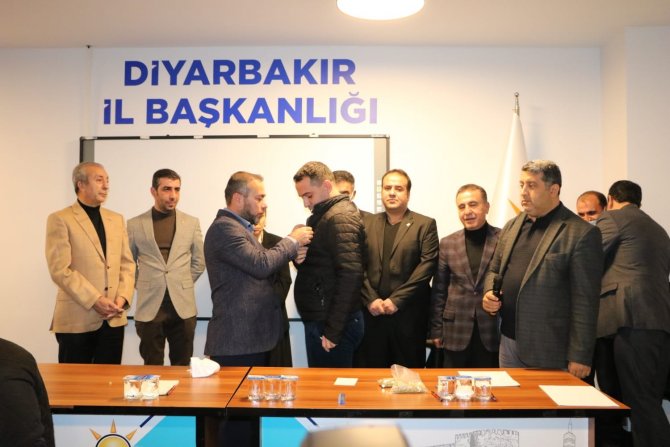 Diyarbakır’da Gelecek Partisi’nden 200 Kişi Ak Parti’ye Katıldı