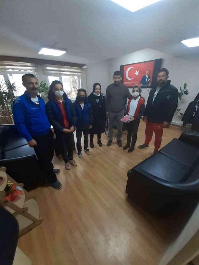 Halter Sporcularına Destekler Devam Ediyor