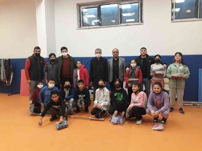 Halter Sporcularına Destekler Devam Ediyor