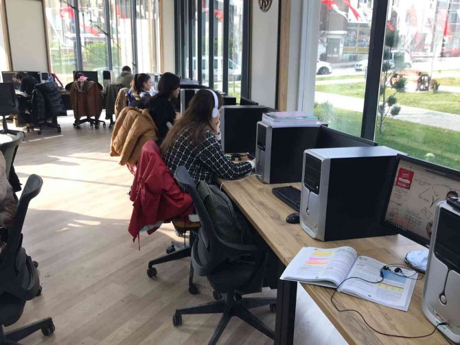 Elazığ’ın İlk Dijital Kütüphanesi Büyük İlgi Görüyor