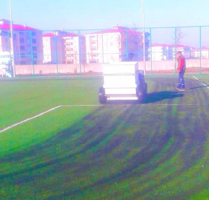 Elazığ’da İlçe Sahaları Yenileniyor