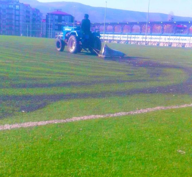 Elazığ’da İlçe Sahaları Yenileniyor
