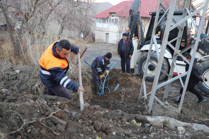 Hakkari Belediyesi 40 Evi Yeni Su Hattına Kavuşturdu