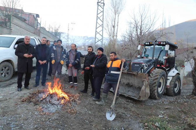 Hakkari Belediyesi 40 Evi Yeni Su Hattına Kavuşturdu