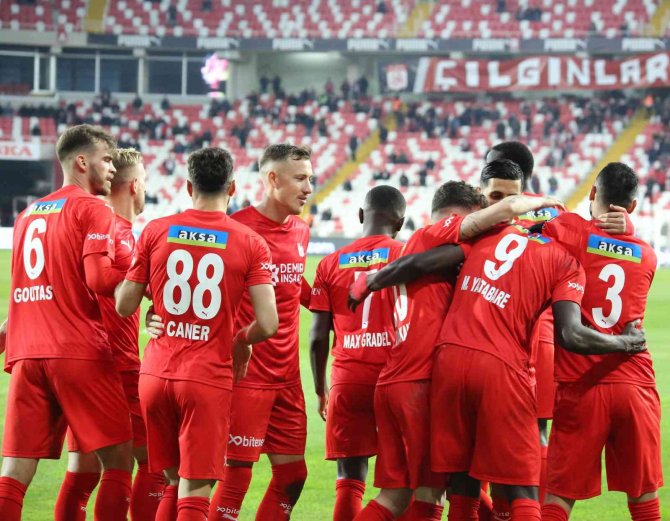 Sivasspor Evinde Yenilmiyor