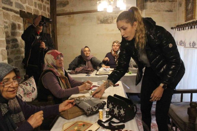 Bahar Toksoy Guidetti, Kilis Aktif Yaşam Merkezi’ndeki Yaşlılar İle Buluştu