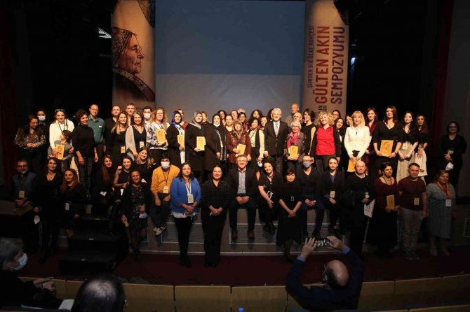Gülten Akın Etkinlikleri Sempozyumla Sona Erdi