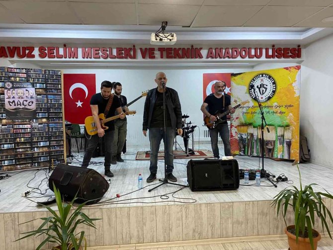 Öğrenciler Okulda Konser Düzenledi