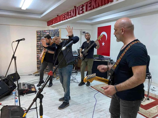 Öğrenciler Okulda Konser Düzenledi